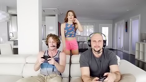 MMF fuck video with two gamers