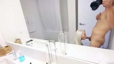 Blondie pleases dick in bathroom