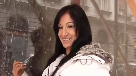 Juicy brunette loves hardcore fuck