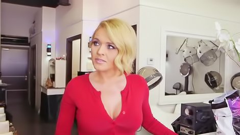 Sexy woman loves hardcore DP