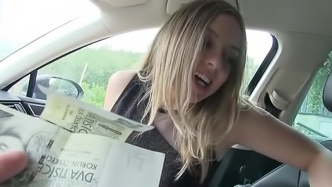 Smooth pussy blonde fucks in a car